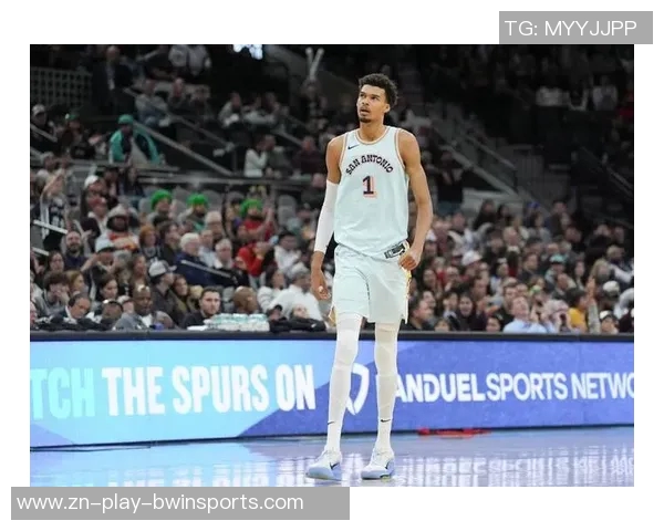 哈克斯空切接球一气呵成单臂隔扣文班亚马震撼全场 哈克斯空切接球一气呵成单臂隔扣文班亚马震撼全场