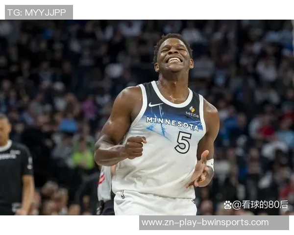 爱德华兹季前赛首球精彩回顾高难度撤步跳投展现夏季训练成果 爱德华兹季前赛首球精彩回顾高难度撤步跳投展现夏季训练成果