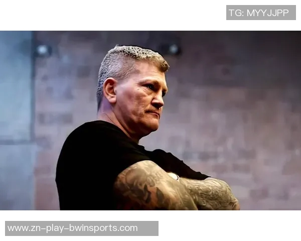 曼城致敬拳王哈顿今日齐聚曼彻斯特大教堂为他送行 曼城致敬拳王哈顿今日齐聚曼彻斯特大教堂为他送行