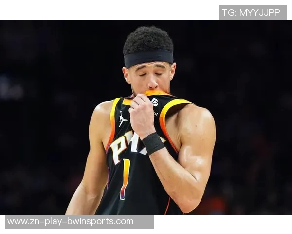 布克全能表现助力球队胜利12投仅4中却贡献18分5篮板5助攻正负值高达14 布克全能表现助力球队胜利12投仅4中却贡献18分5篮板5助攻正负值高达14