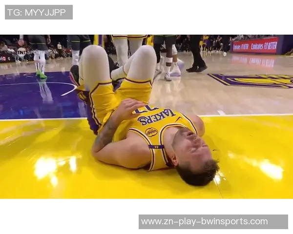 东契奇首秀表现出色15投7中三分球4记斩获25分7篮板4助攻 东契奇首秀表现出色15投7中三分球4记斩获25分7篮板4助攻