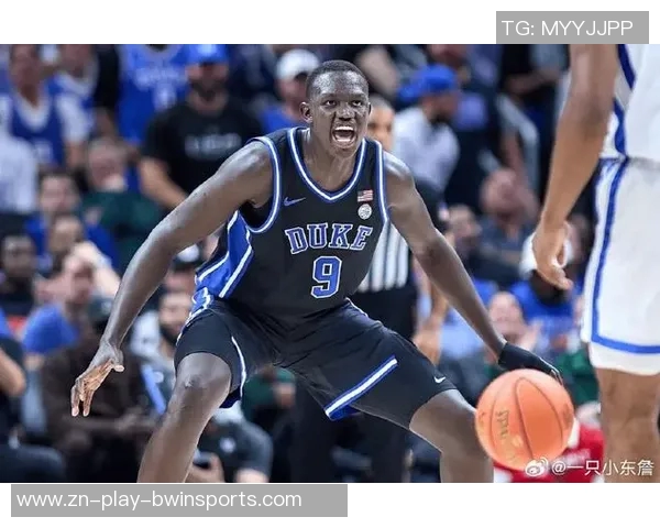 NCAA季前赛明年状元热门达林彼得森上半场狂砍24分全场贡献26分表现抢眼 NCAA季前赛明年状元热门达林彼得森上半场狂砍24分全场贡献26分表现抢眼