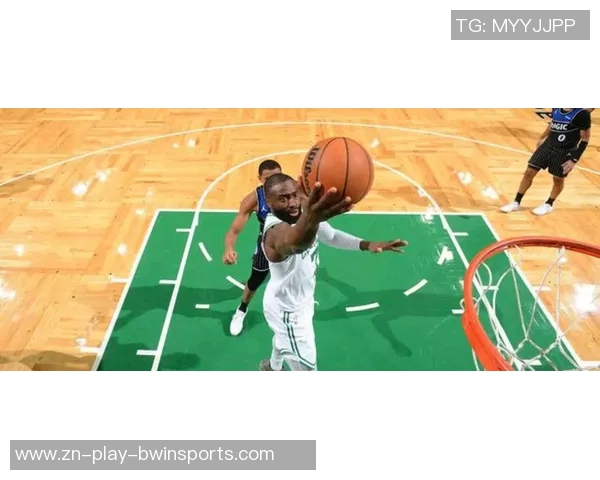 杰伦布朗独力难支28投15中砍下32分却难救球队于水深火热之中