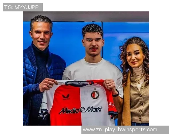 范佩西率队遭绝杀后卫失误引发怒火欧联杯六轮战绩惨淡