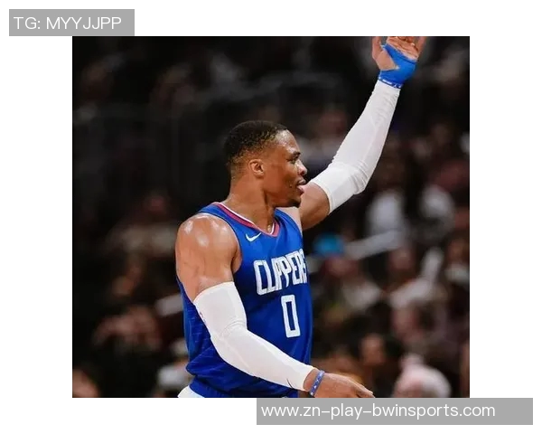 杰伦格林复出表现稳健半场贡献7分2板2助正负值5